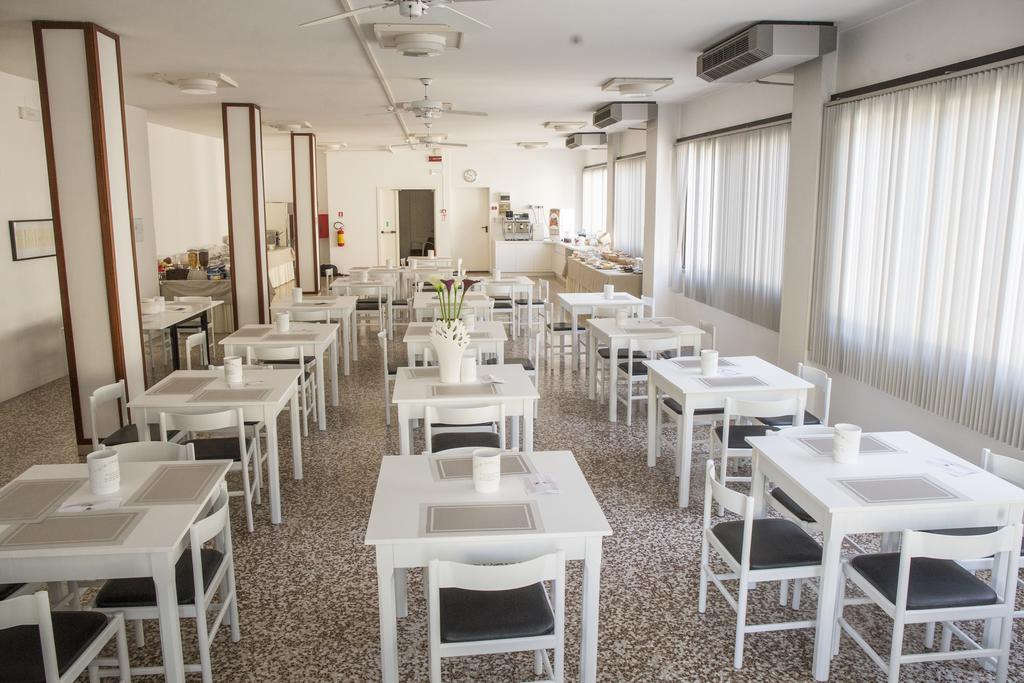 B&B Moresco Cattolica Eksteriør billede